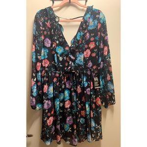 NWT-EXPRESS flowered V-Neck Dress